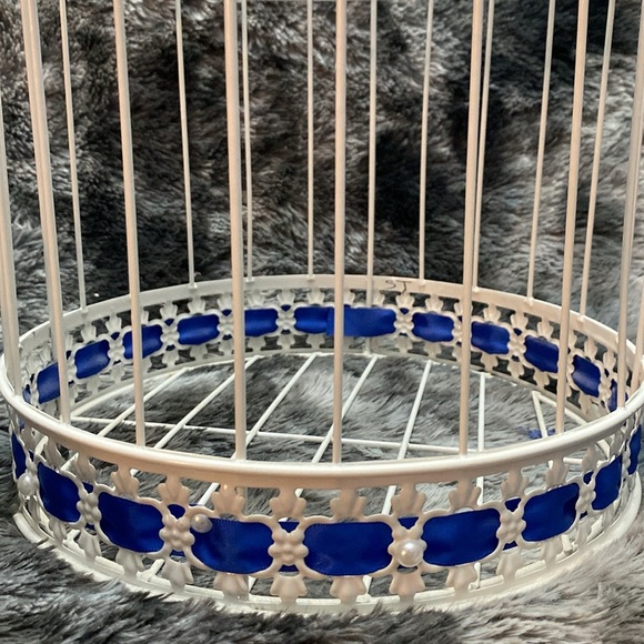 White  Wrought Iron Birdcage
Decorative Hinged Bird Embellished with blue bird - Picture 6 of 16